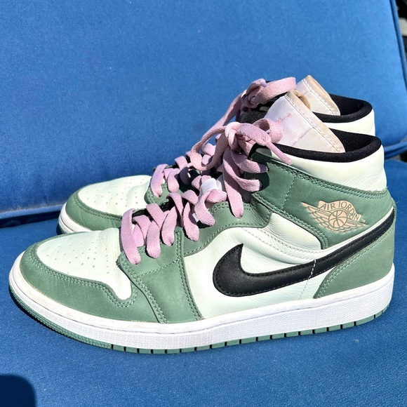 Nike Air Jordan 1 Mid SE Dutch Green Leather Sneakers CZ0774-300 - Picture 4 of 13